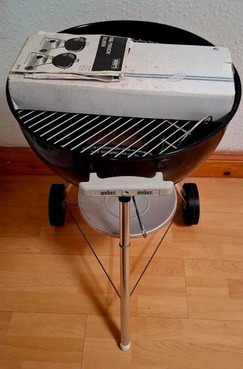 Weber 47cm Compact Kettle Charcoal BBQ + extras