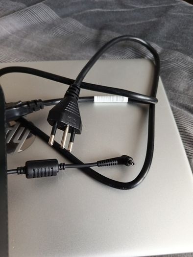 Laptop cable charger Samsung