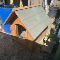dog kennel
