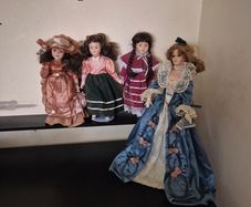 portelan dolls