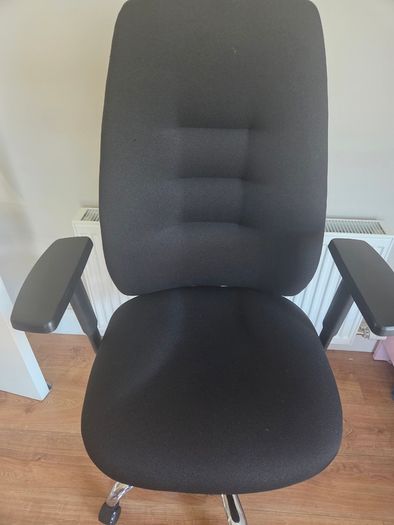 Office chair, barely used, great condition