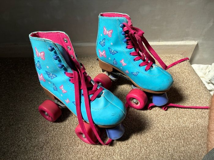 Kids Roller Skates (Adjustable: Size 31-34)