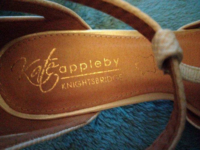 Ivory cream Sandals size 6