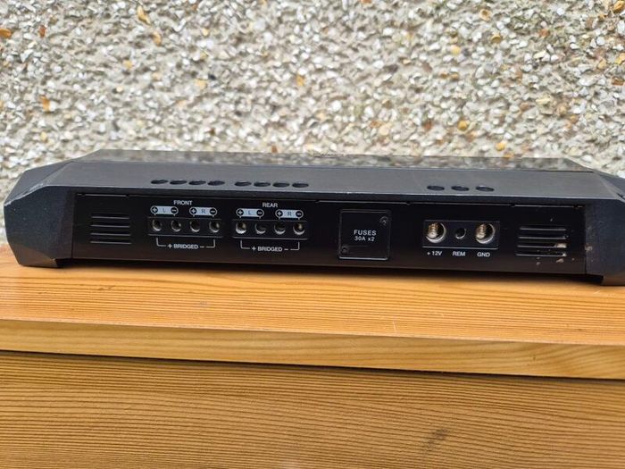 JBL Club 704 Amplifier