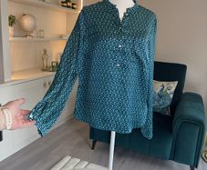 Ladies Long-sleeved Green, Blue & Black Blouse from Gallery. Size: UK 8 / EU 36