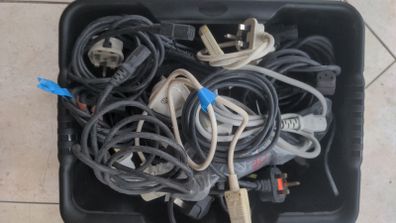 30x IEC plugs