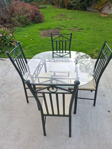 table and 4 chairs