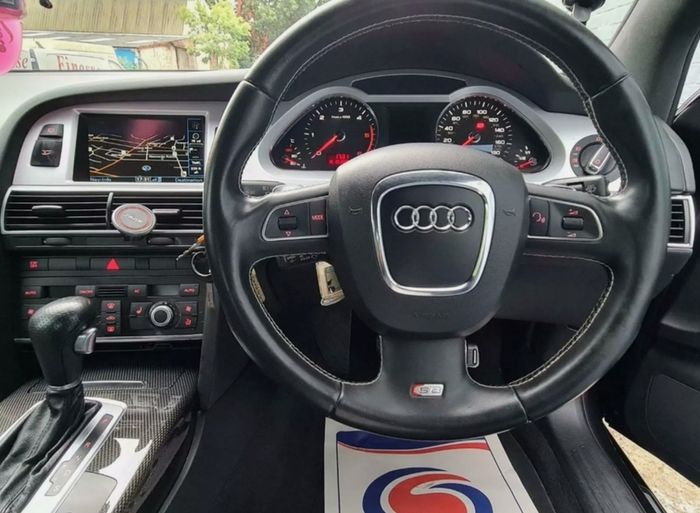 Audi S6 C6 fully electrical black leather / alcantara seats. Factory carbon trim / three spoke mfsw Sline bumpers R19 le man's wheels Toyo tyres parts breaking
