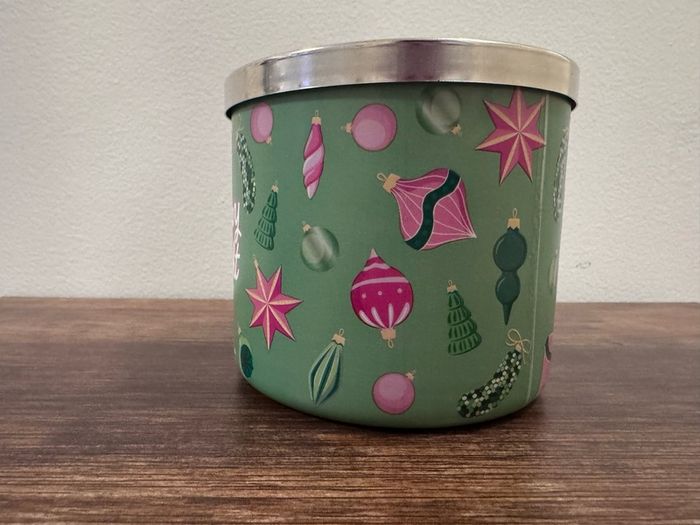 Bath & Body Works 3-Wick Candle "Holiday Dill-Light"