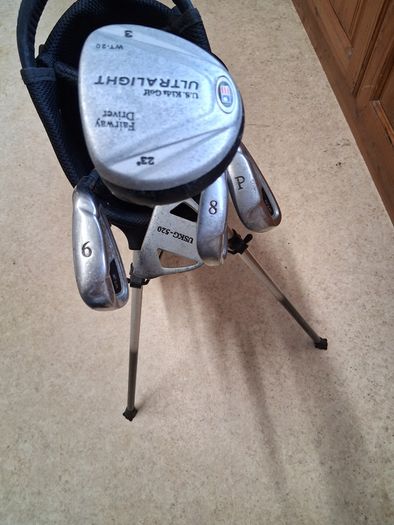 Golf Clubs. US Kids Golf Set For Right Handed 8 To 9 Year Old. Collect In Dublin Or Receive Via Post.
