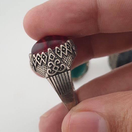 Antique 15 Heritage Style Rings Mixed Brass Glass & Decorative Stone Collection