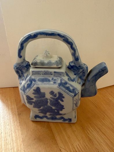 Vintage  Oriental Blue and White Teapot