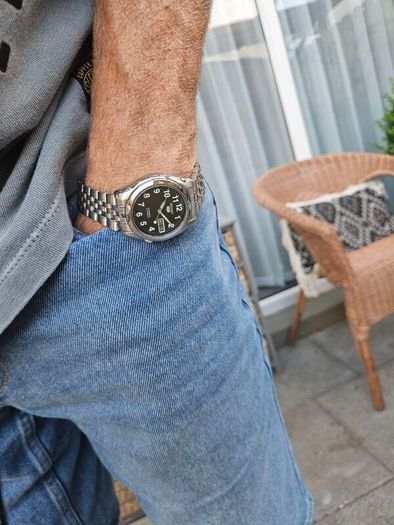 Watch Seiko 5 Automatic.