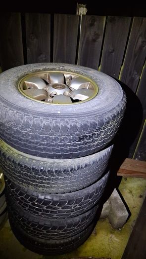 hilux rims and tyres