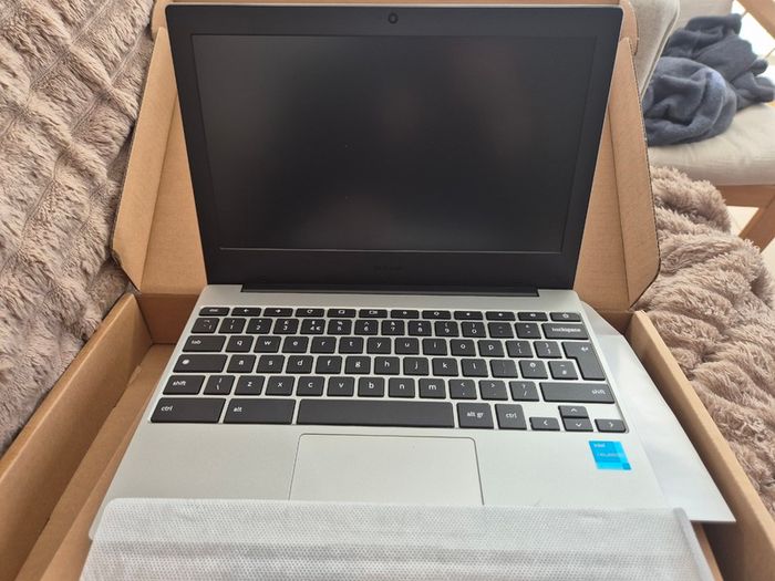 Samsung Galaxy Chromebook Go 11.6" 4GB / 64GB Brand New Unused