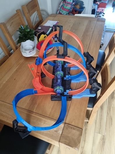 Hot wheels crash track