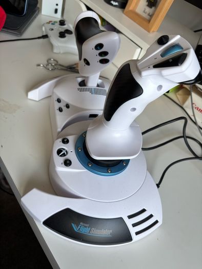 Thrustmaster T.Flight Hotas One, Microsoft Flight Simulator Edition.