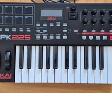 Akai MPK225 MIDI Controller