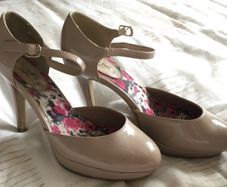 Nude shoe size 6