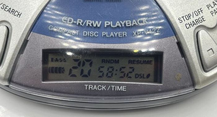 From 2002  Aiwa - XP-V422 / Portable CD player, working good.
