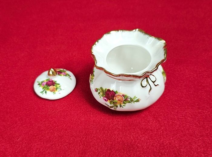 Royal Albert Old Country Roses Dorothy pot