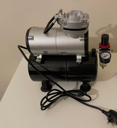 Fengda FD-186 Airbrush Mini Compressor with Tank - Perfect Condition