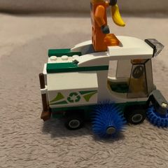Lego City 60249-Street Sweeper