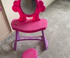 girls dressing table