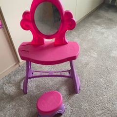 girls dressing table