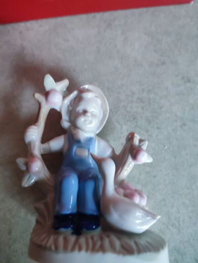 SET OF Boy & Girl PORCELAIN Figurines Blue / White.