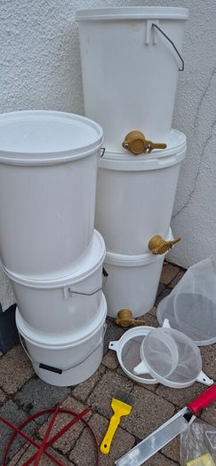 4 Beehives & Bees with ALL equipment