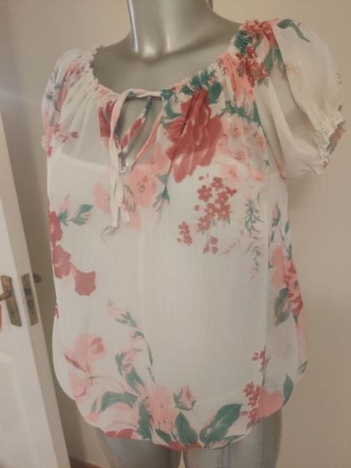 Italian floral blouse size UK12/14 EU40/42