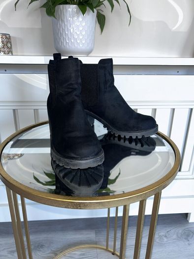 Ladies Black Block Heeled Faux Suede Ankle Boots from River Island. Size UK 6 / EU 39
