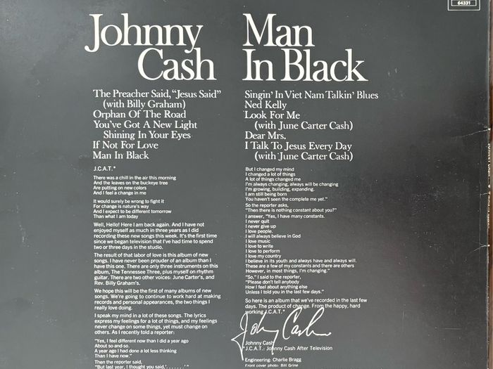 Johnny Cash - Man in Black. 1971 UK first pressing with original inner sleeve. Vinyl is absolutely mint, sleeve is in really nice shape. Bargain!