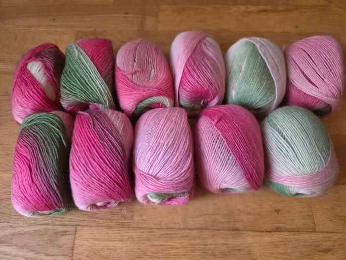 Ombre knitting wool
