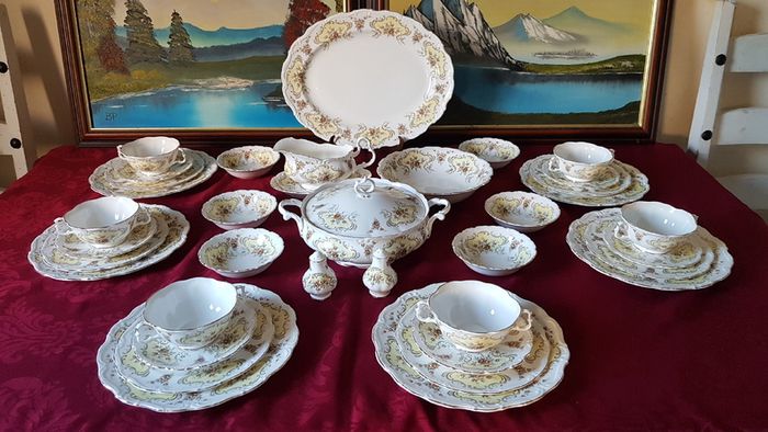 37 Piece Royal Albert September Song Gold Gilt Bone China Dinner Service / Set For 6 Person Setting Made In England Antique Rare And Hard To Find