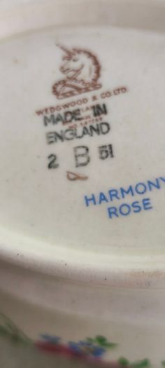 3 ITMEMS OF POTTERY-  1- Angel White Resin Holy Water Font - 6 Inchs 22.00 EURO. 2- Vintage Cotfer 5 inchs Swiss Alps Lucerne Beer Stein 35.00 euro. 3- Vintage Wedgwood-Harmony Rose- Sauce Boat 18.00 euro.