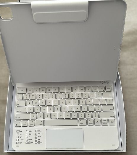 typecase Edge Case with Keyboard for iPad Air 13 Inch (M3/M2, 2025/2024), Keyboard Case with Adjustable Magnetic Stand, Trackpad, 11-Colour Backlight Keyboard, Removable Protective Case QWERTZ