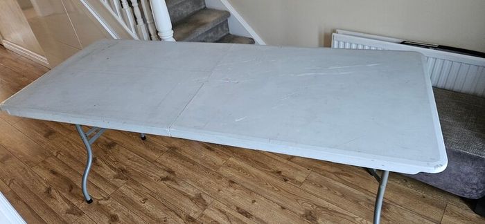 Folding table