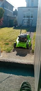 Self propelled petrol lawnmower