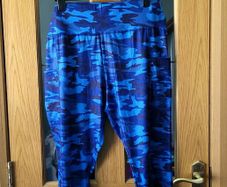 Blue camouflage cropped pants, Size 22, BNWT