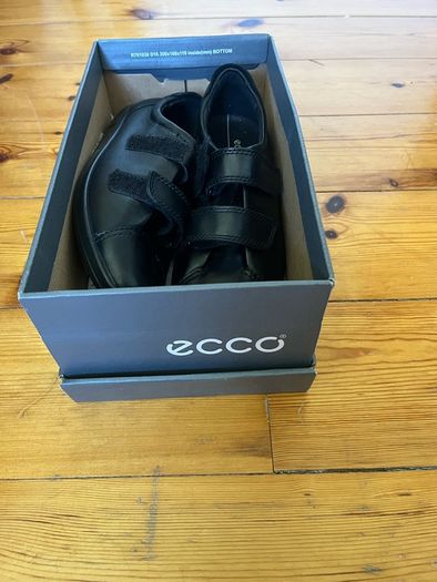 Ecco black leather adjustable strap shoes