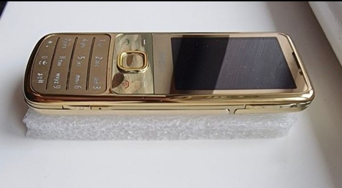 Nokia 6700 Classic Gold Edition