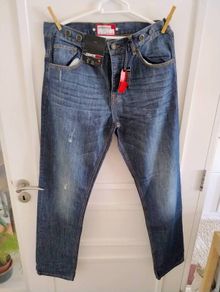Centrered cotton jeans 34 waist and 34 leg distressed look in excellent condition and new with tags FREE STANDARD POSTAGE INCLUDED