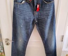 Centrered cotton jeans 34 waist and 34 leg distressed look in excellent condition and new with tags FREE STANDARD POSTAGE INCLUDED