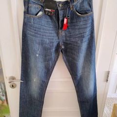 Centrered cotton jeans 34 waist and 34 leg distressed look in excellent condition and new with tags FREE STANDARD POSTAGE INCLUDED