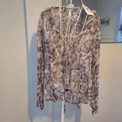 bnwt savida tie front top