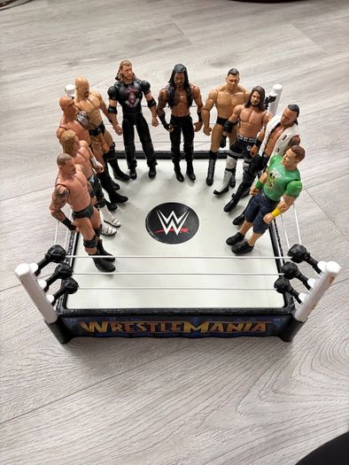 WWE Wrestling Action Figures & WrestleMania Ring Bundle