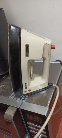 steam Iron & Stainless Steel Frying Pan