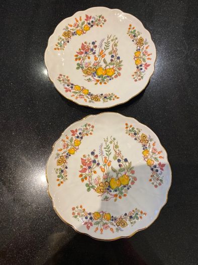 Aynsley 8.5 inch Somerset plates stunning